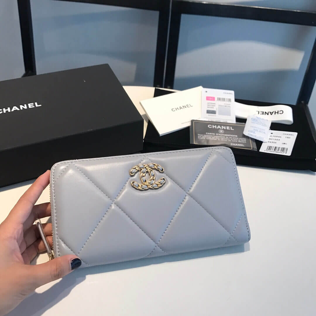Chanel 19 Long Zipped Wallet AP0946