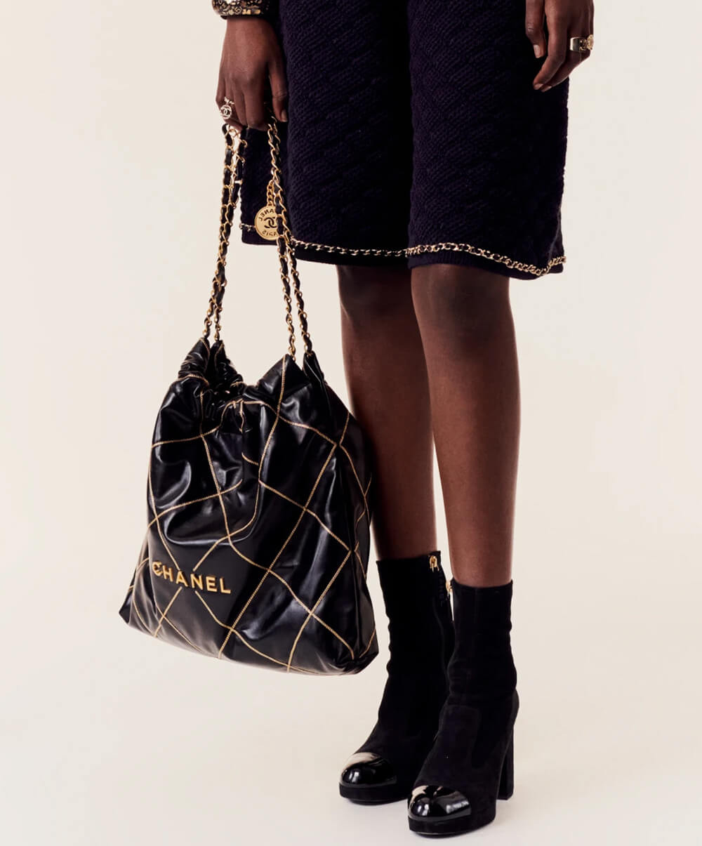 Chanel 22 Handbag Shiny Metallic Calfskin AS3260 Black/Gold