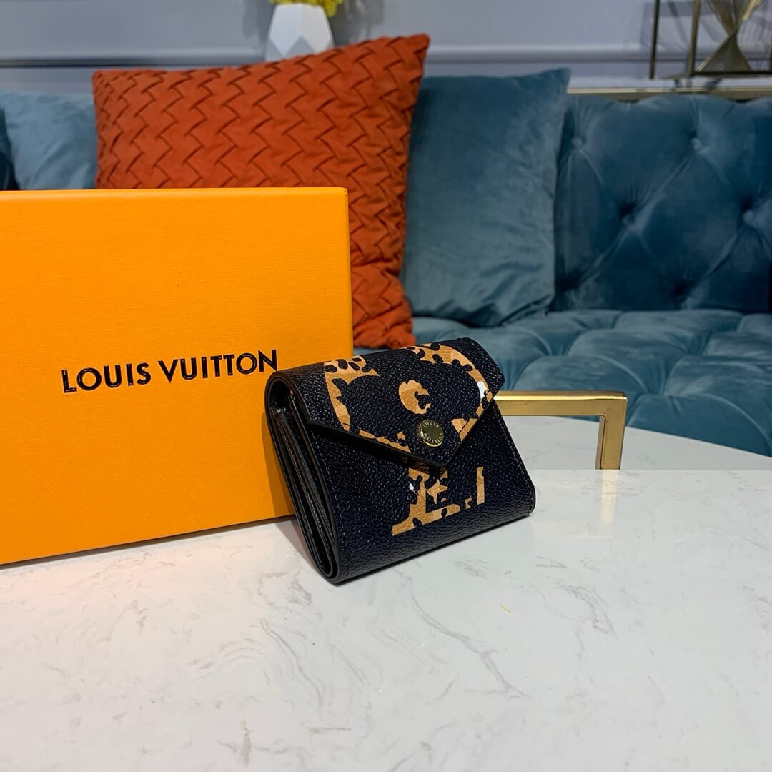 Louis Vuitton Monogram Giant Jungle Zoe Wallet M62933