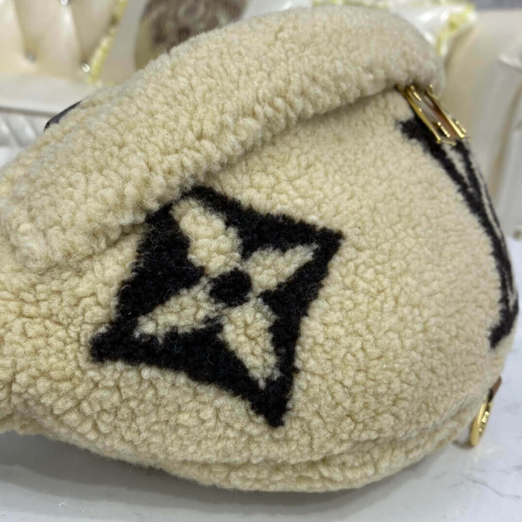 Louis Vuitton Bumbag M55425