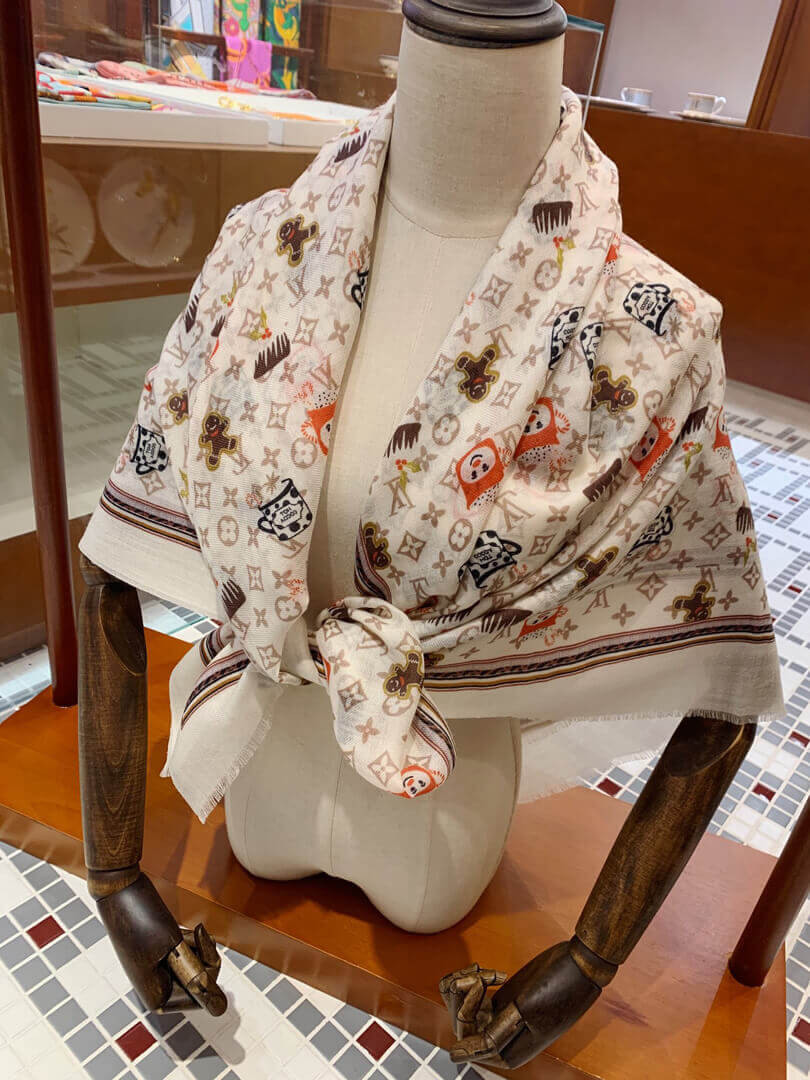 Louis Vuitton Monogram Cup Shawl M76130