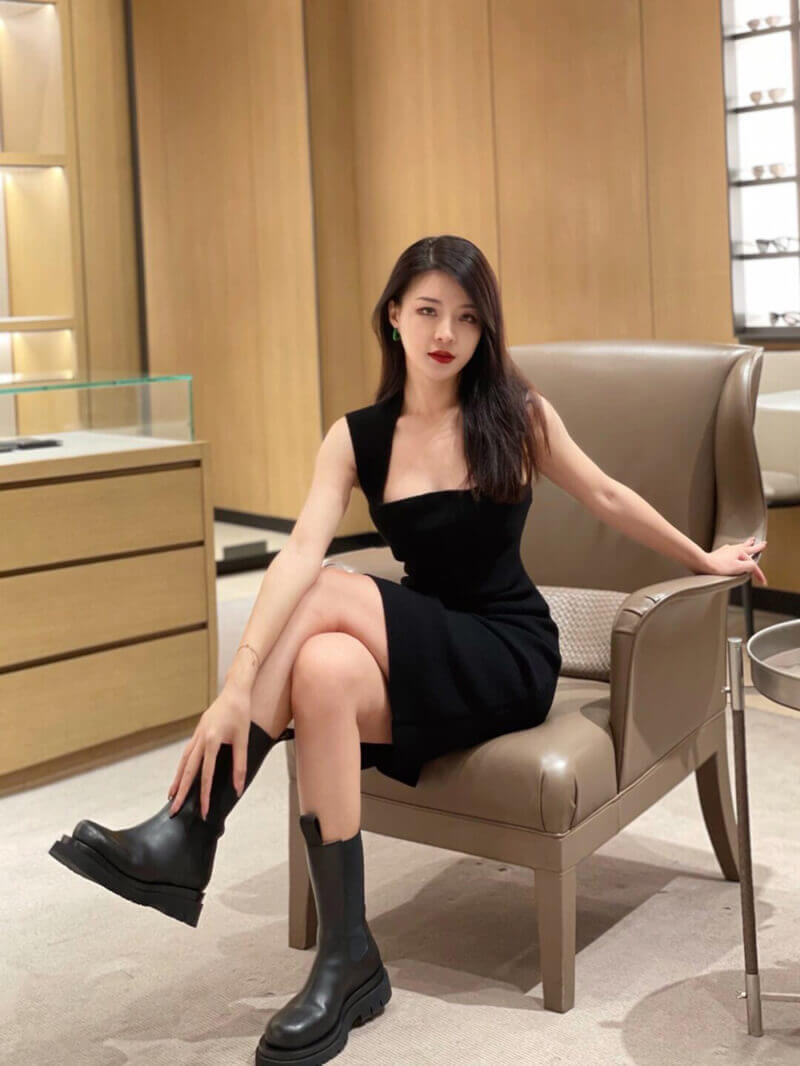 Bottega Veneta Black Lug Boots in Calfskin 592045