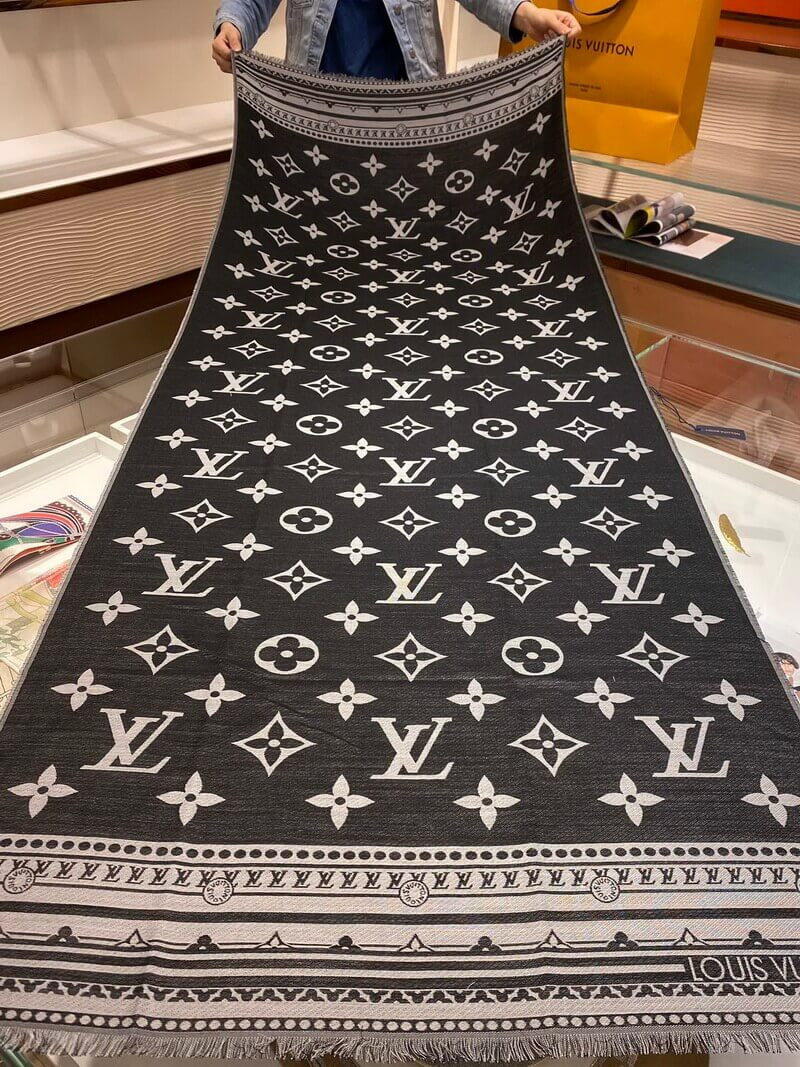 Louis Vuitton Amazingram Stole M76389