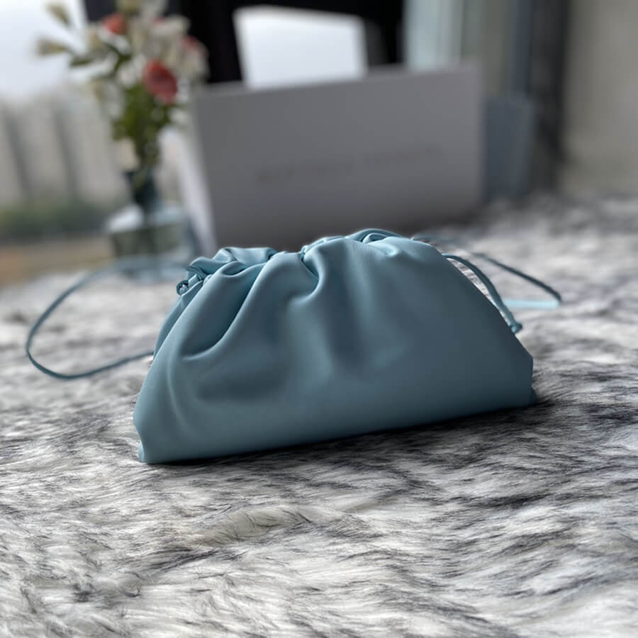 Bottega Veneta The Pouch 20 in Butter Calf Leather 570927