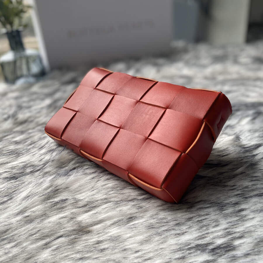 Bottega Veneta Maxi Weave Cassette Bag 578004