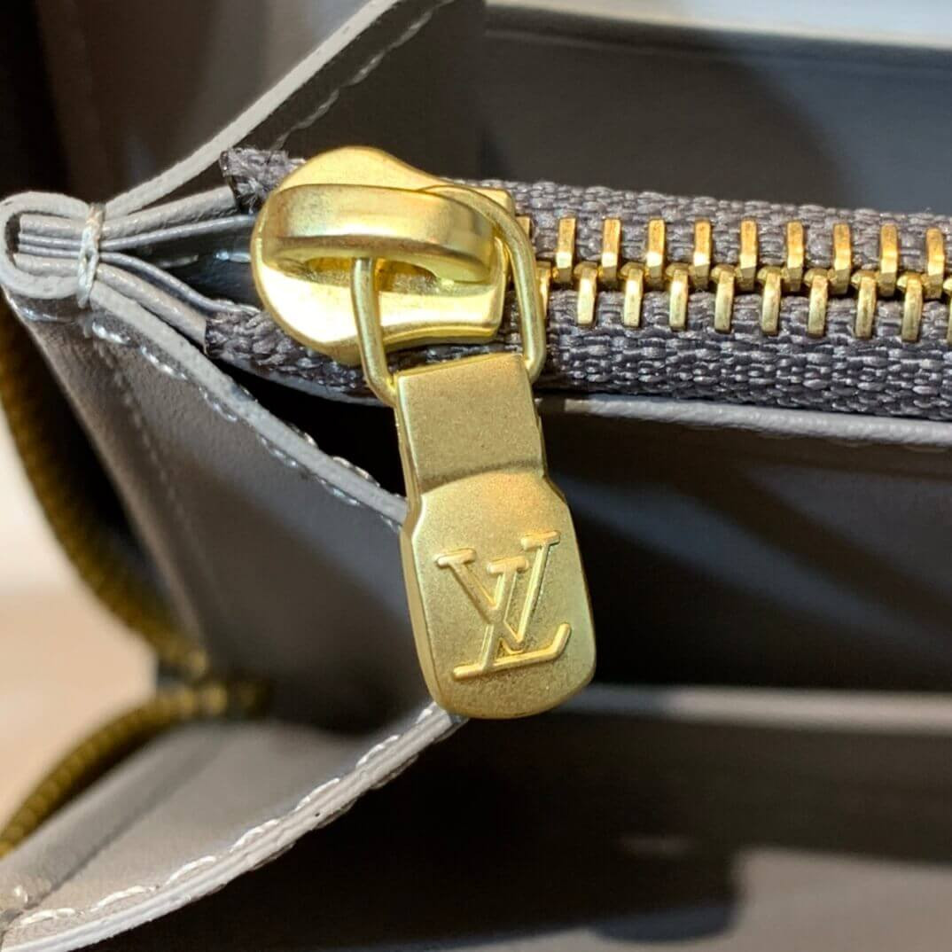 Louis Vuitton Monogram Vernis Leather Zippy Wallet M60017