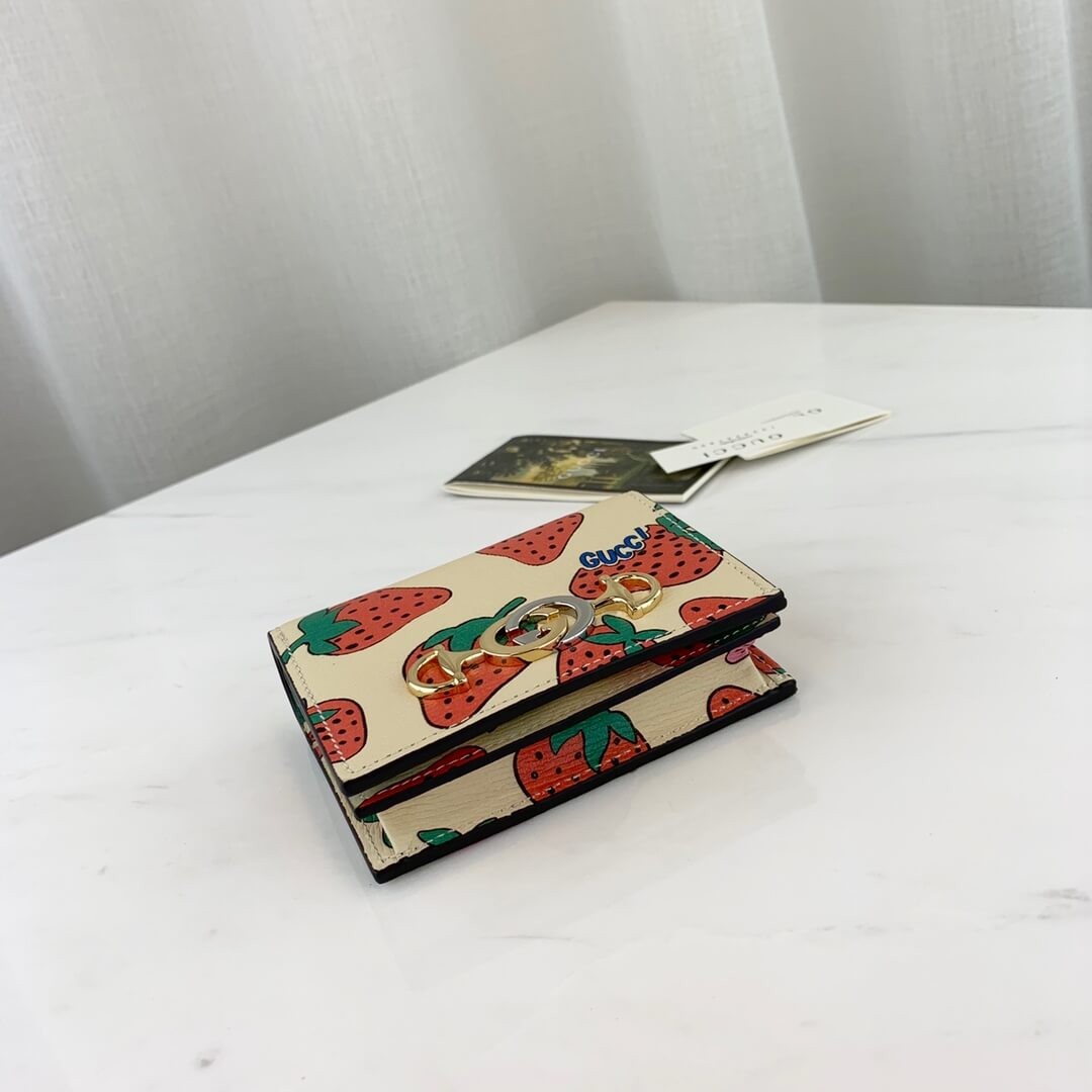 Gucci Zumi Strawberry Print Card Case Wallet 570660