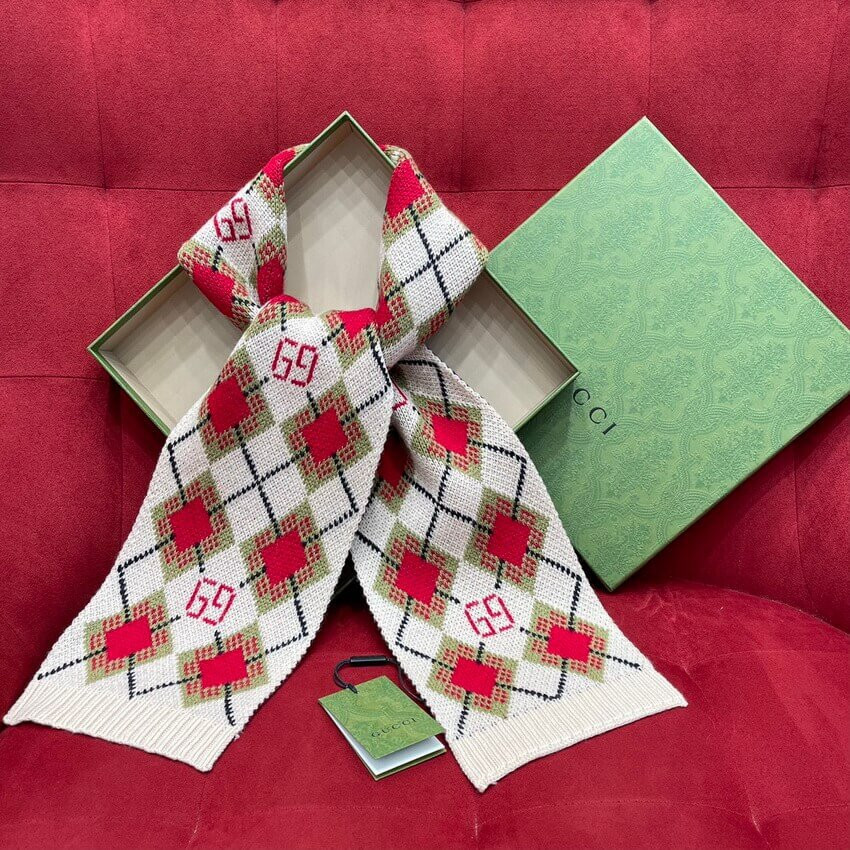 Gucci GG Argyle Wool Scarf 660631