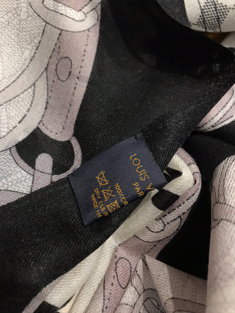 Louis Vuitton Monogram Classic Scarf 2454