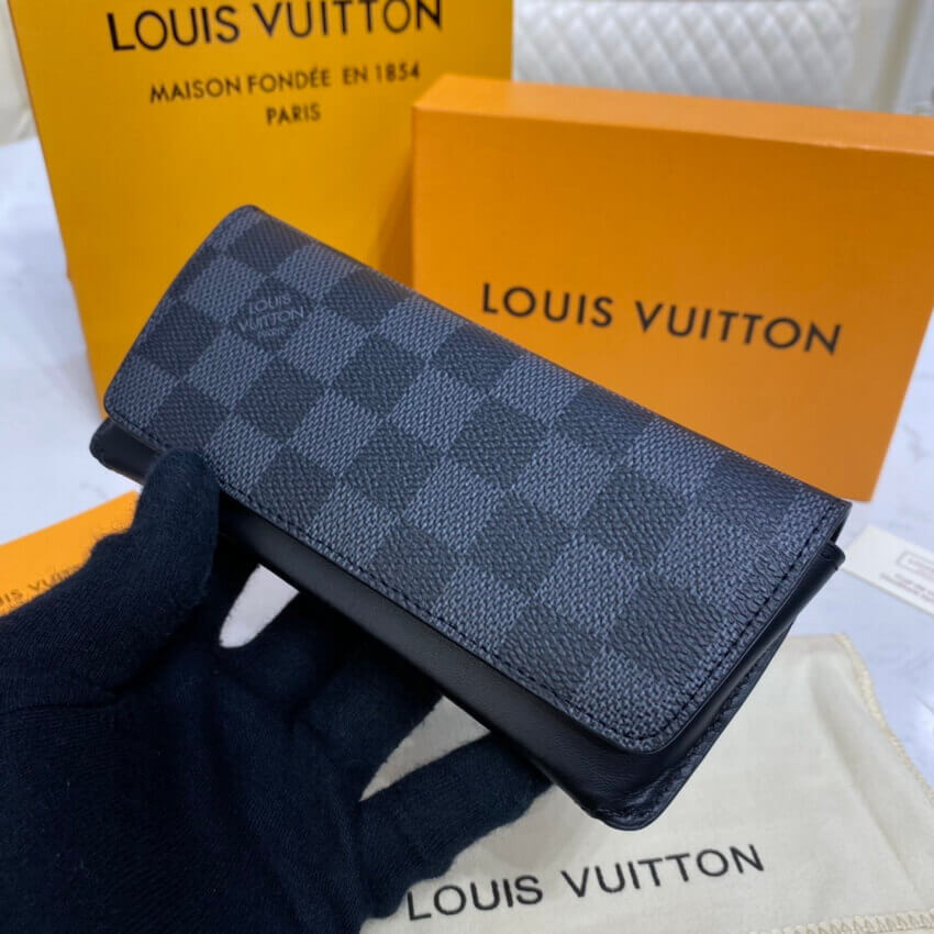 Louis Vuitton Damier Graphite Woody Glasses Case GI0372