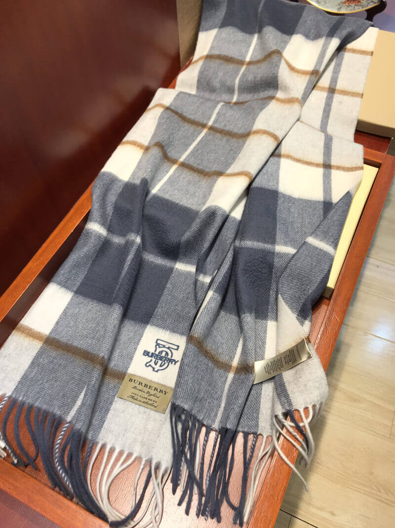 Burberry Unisex Check Wool Scarf 2404