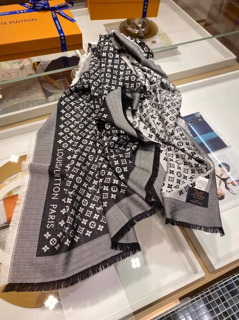 Louis Vuitton Petit Louis Shawl M76997