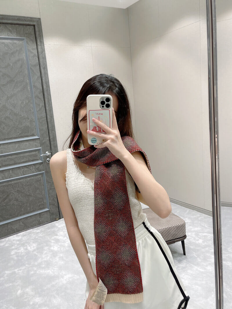 Gucci GG Argyle Wool Scarf 660631