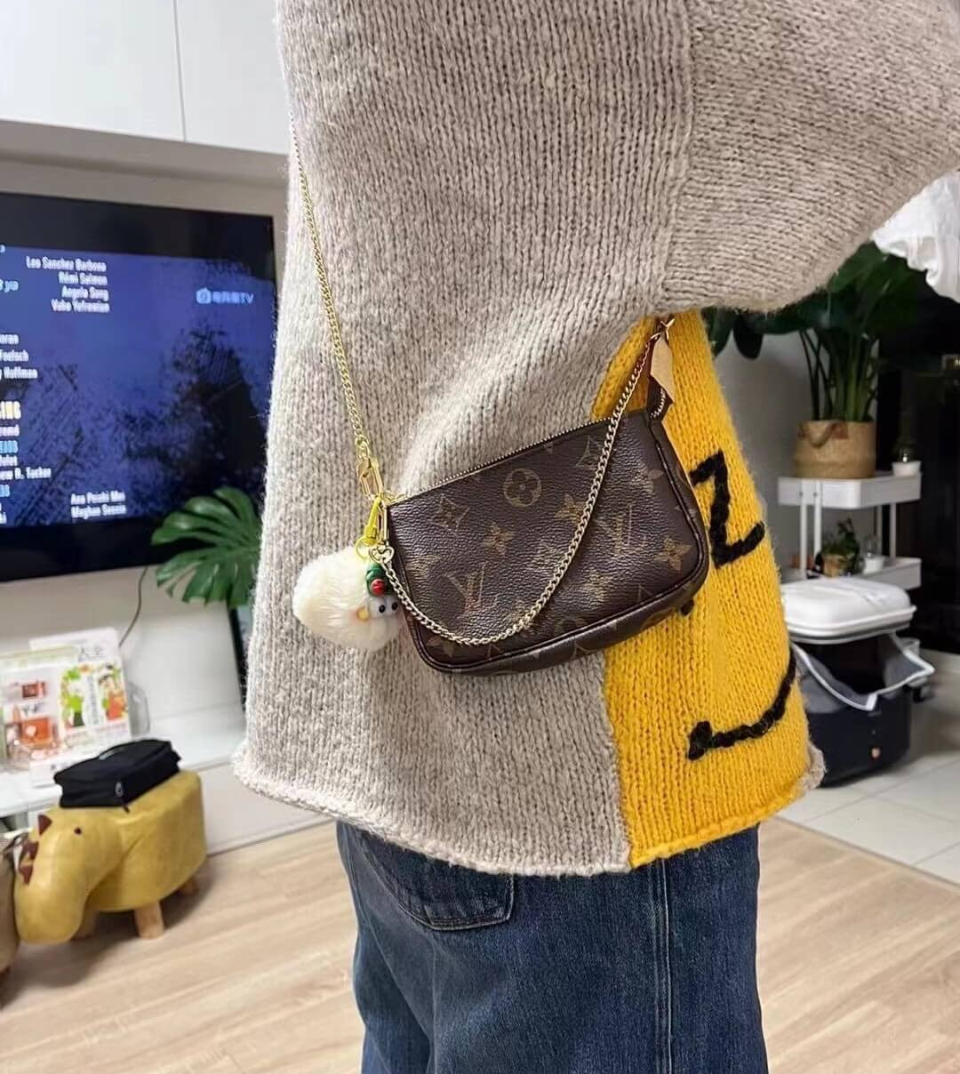 Louis Vuitton Monogram Canvas Mini Pochette Accessoires On Chain M82510