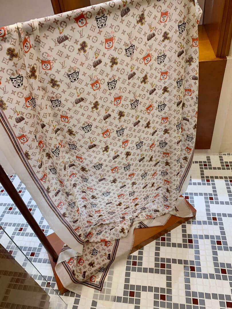 Louis Vuitton Monogram Cup Shawl M76130