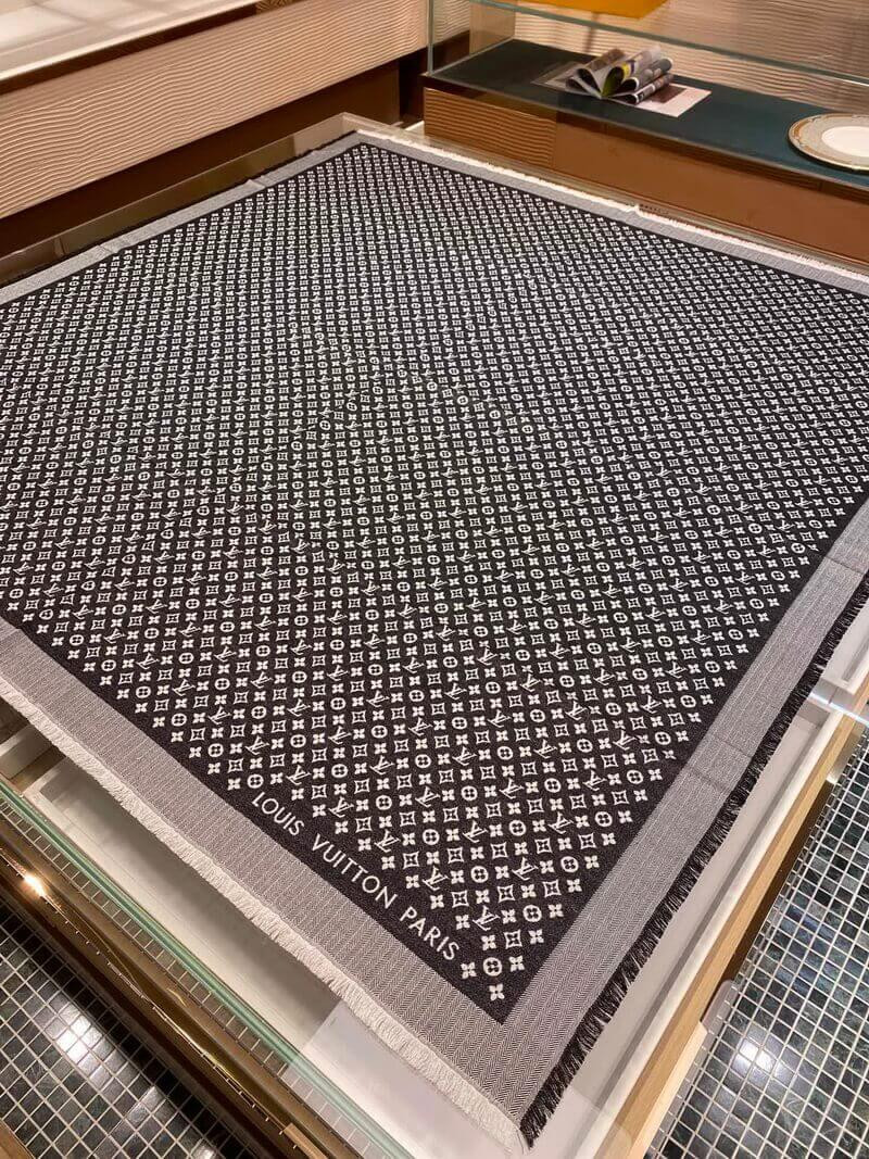 Louis Vuitton Petit Louis Shawl M76997