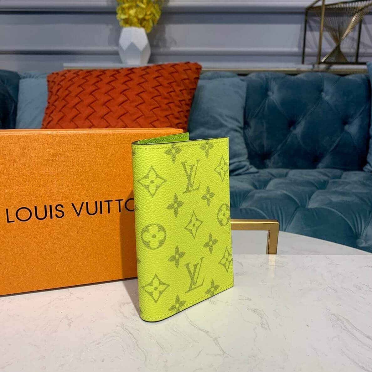 Louis Vuitton Passport Cover M60189