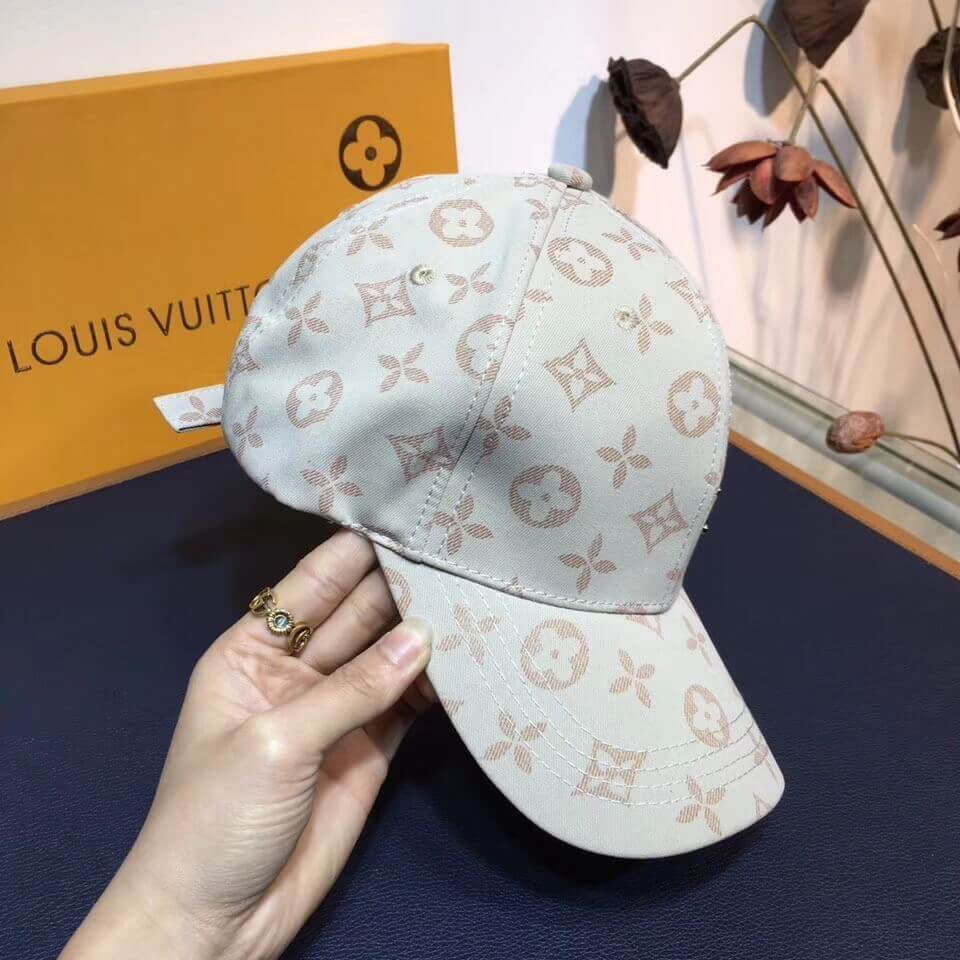 Louis Vuitton LV Logo Embroidery Cap 68985