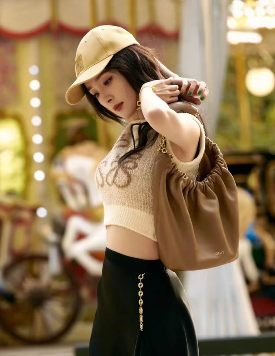 Loewe Small Squeeze bag in Oak Nappa Lambskin 66021