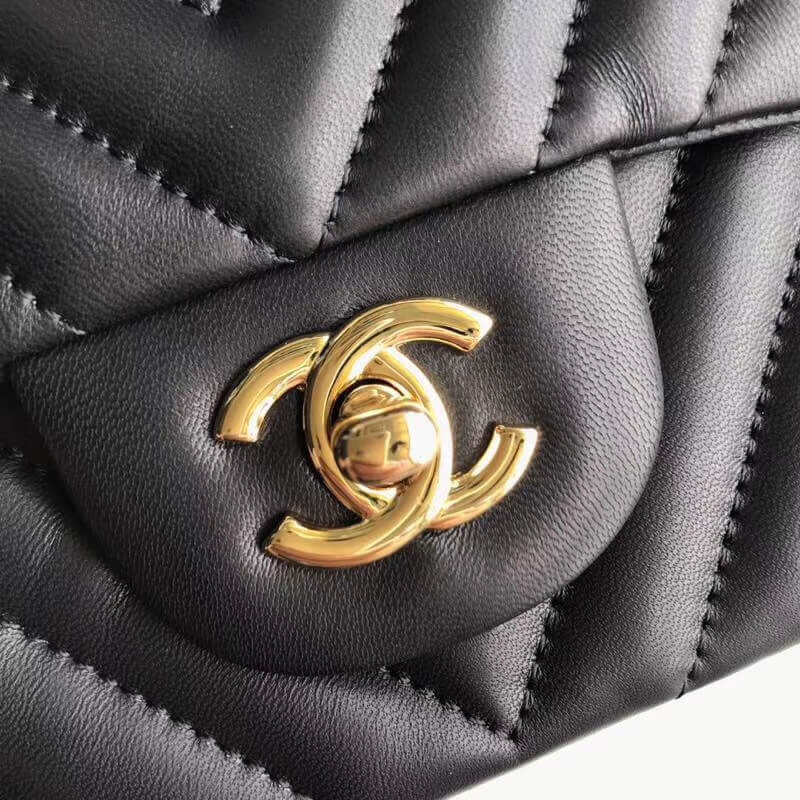 Chanel Chevron Lambskin 17cm Classic Flap Bag 1115