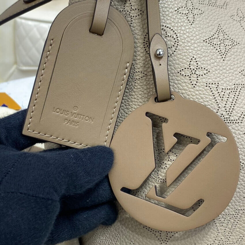 Louis Vuitton Beaubourg Hobo MM M56084