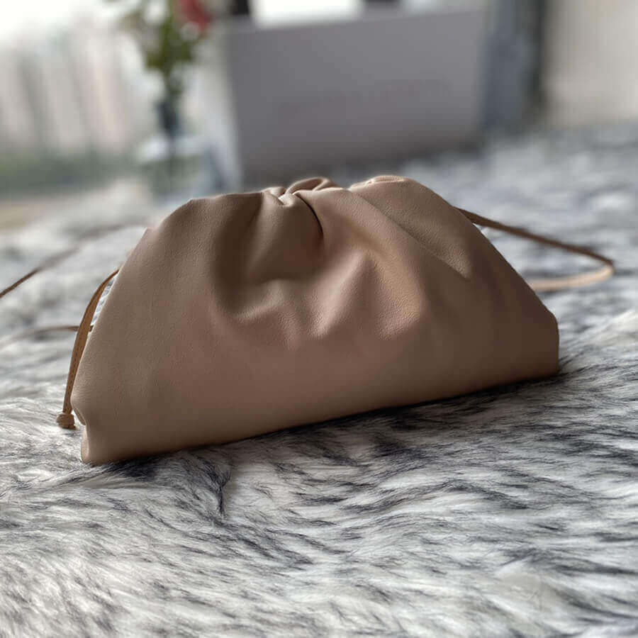 Bottega Veneta The Pouch 20 in Butter Calf Leather 570927