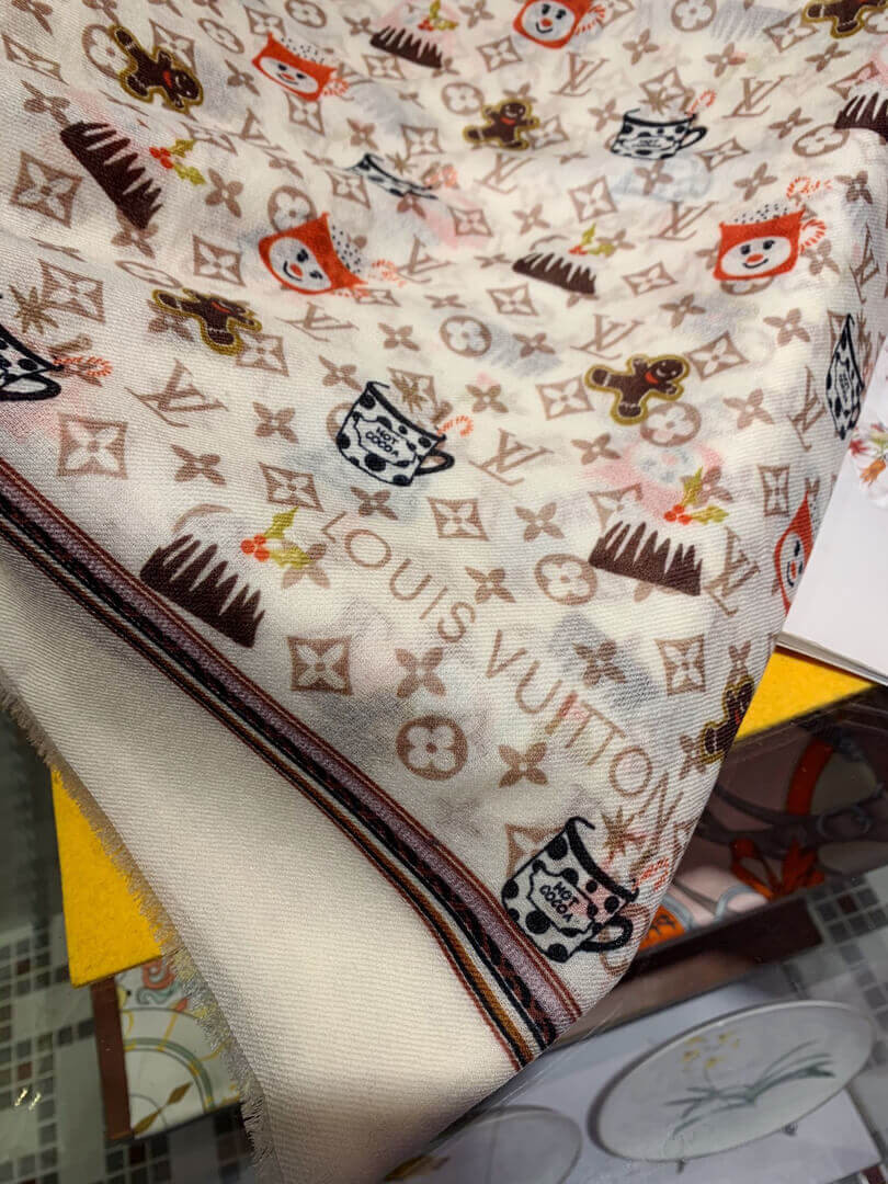 Louis Vuitton Monogram Cup Shawl M76130