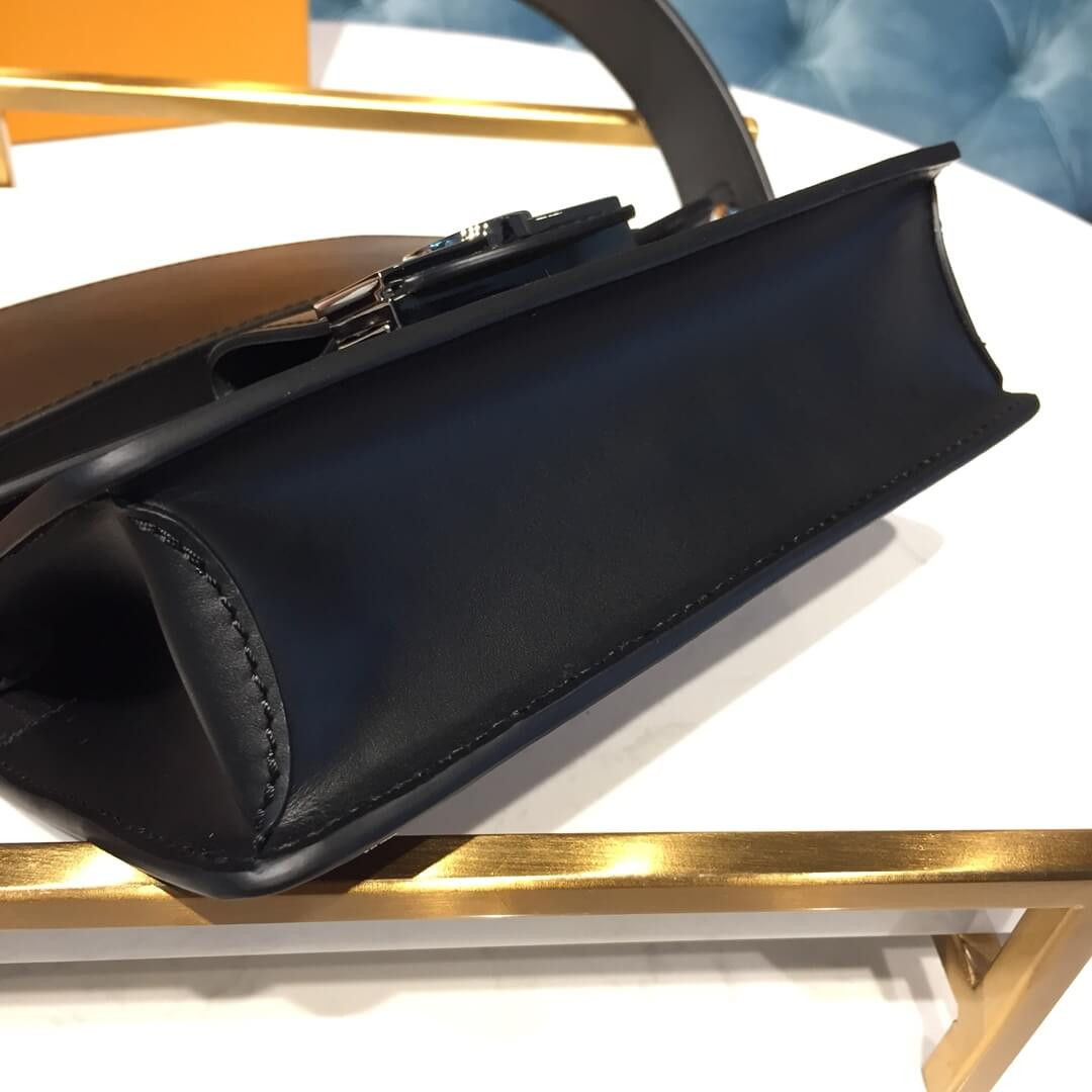 Louis Vuitton Bumbag Dauphine M67696