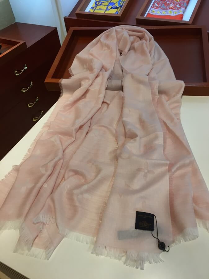 Louis Vuitton Daily Monogram Stole M70674