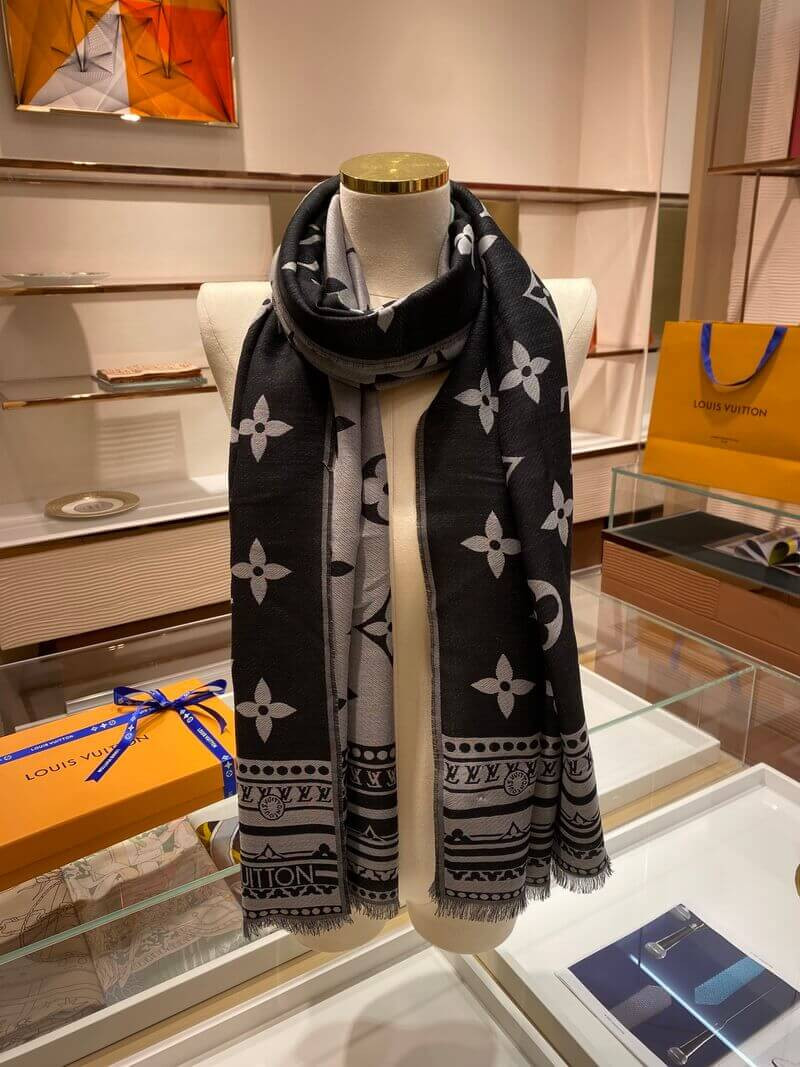 Louis Vuitton Amazingram Stole M76389