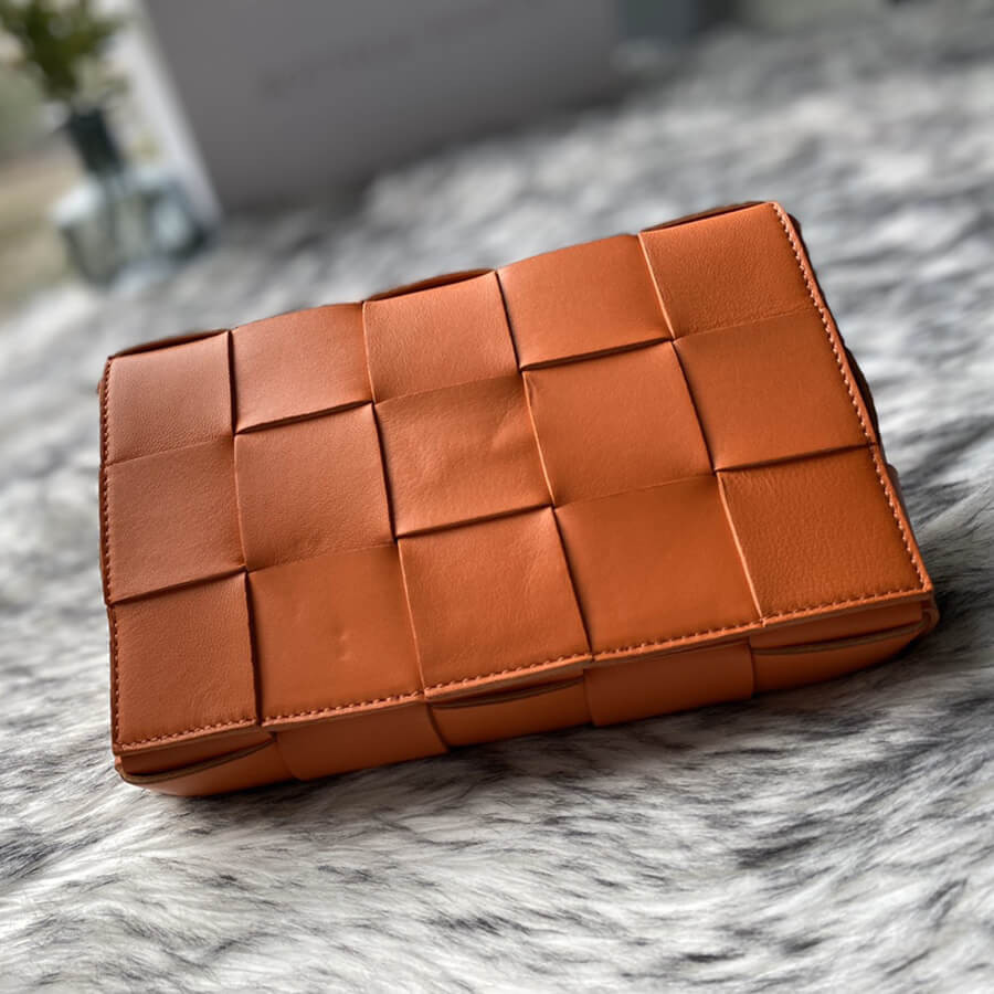 Bottega Veneta Maxi Weave Cassette Bag 578004