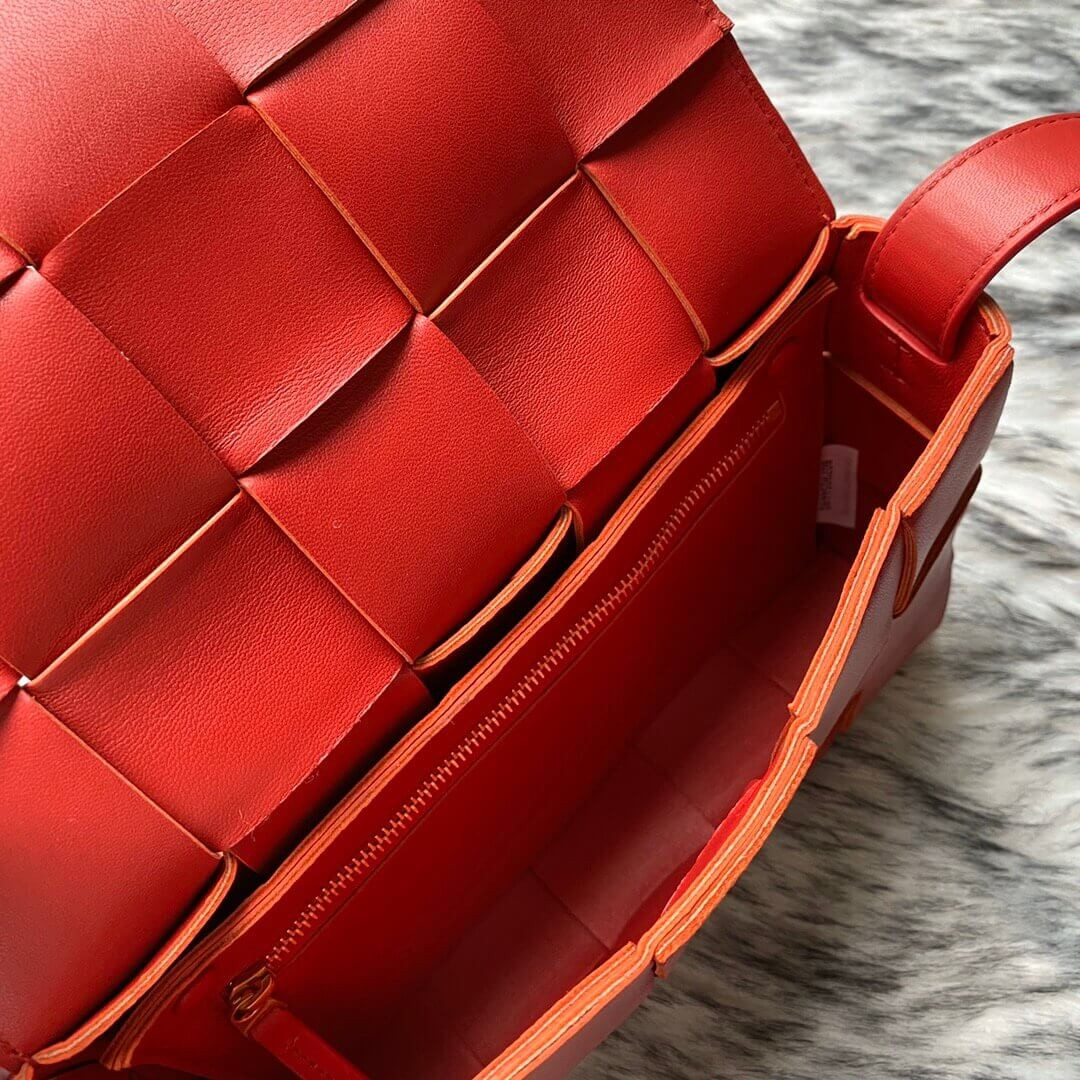 Bottega Veneta Maxi Weave Cassette Bag 578004