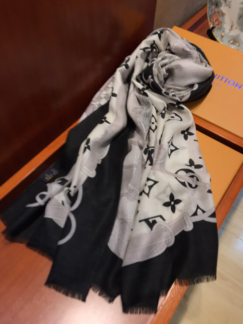 Louis Vuitton Monogram Classic Scarf 2454