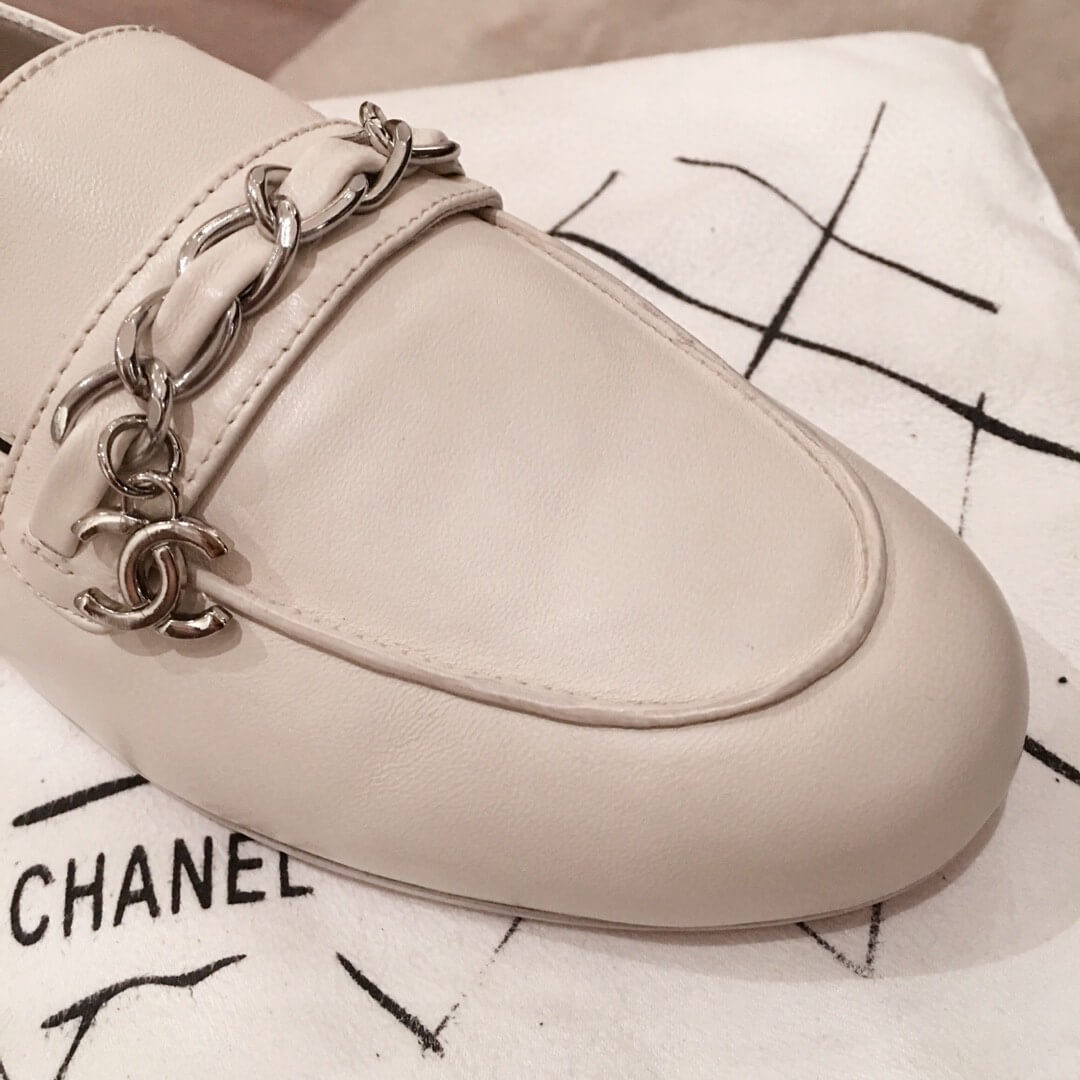 Chanel Chain Logo Lambskin Leather Loafers G403471