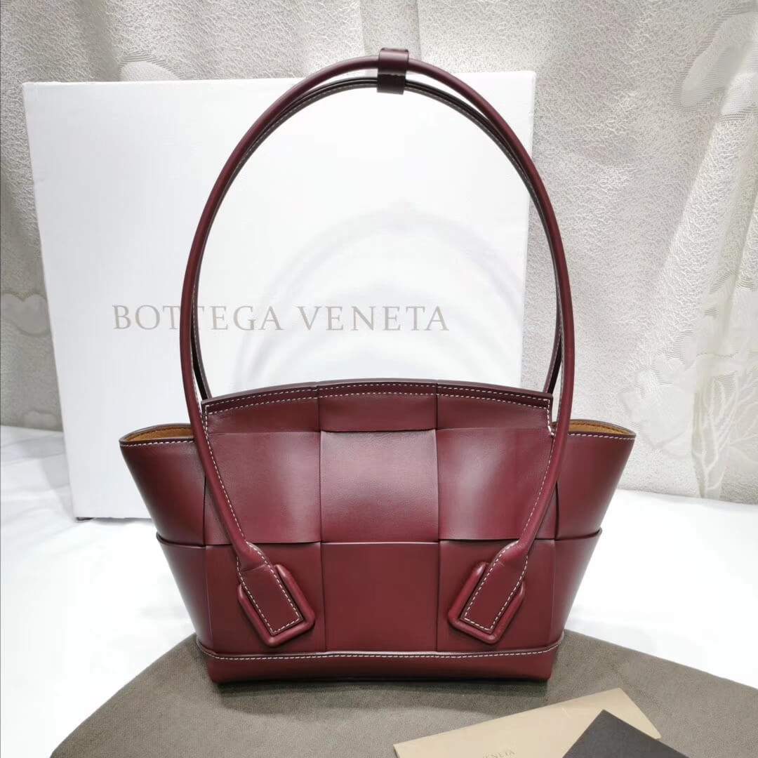 Bottega Veneta Small Arco In Smooth Weave 575943