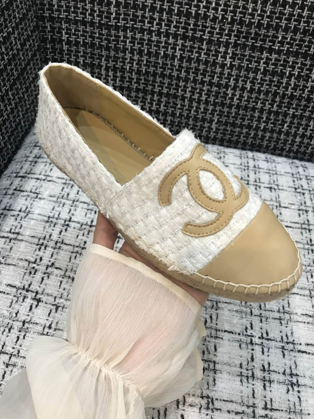 Chanel Tweed & Patent Calfskin Espadrilles G29762 White/Apricot
