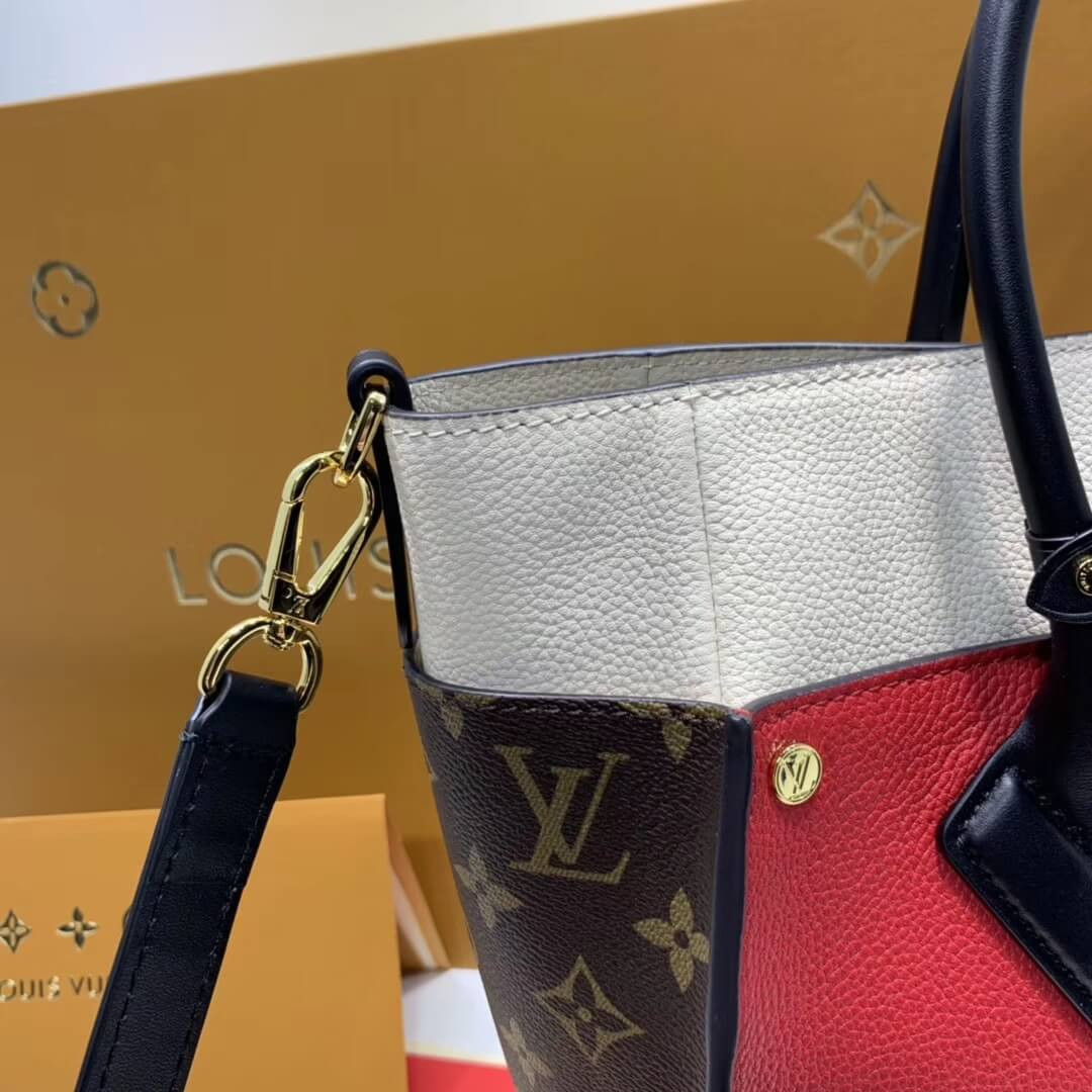 Louis Vuitton On My Side M53824