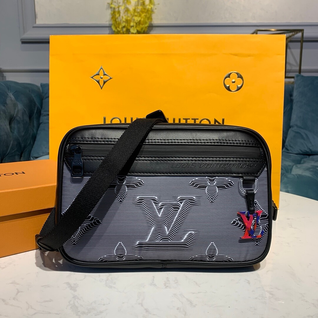 Louis Vuitton Expandable Messenger M55698