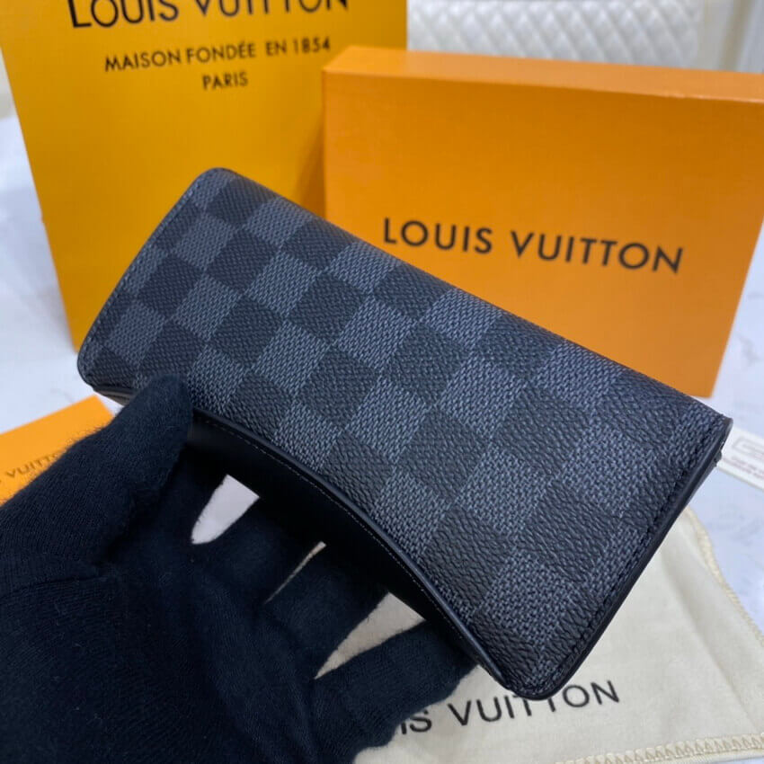 Louis Vuitton Damier Graphite Woody Glasses Case GI0372