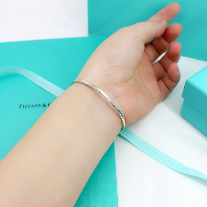 Tiffany & Co T1 Diamond Hinged Wire Bangle 10622