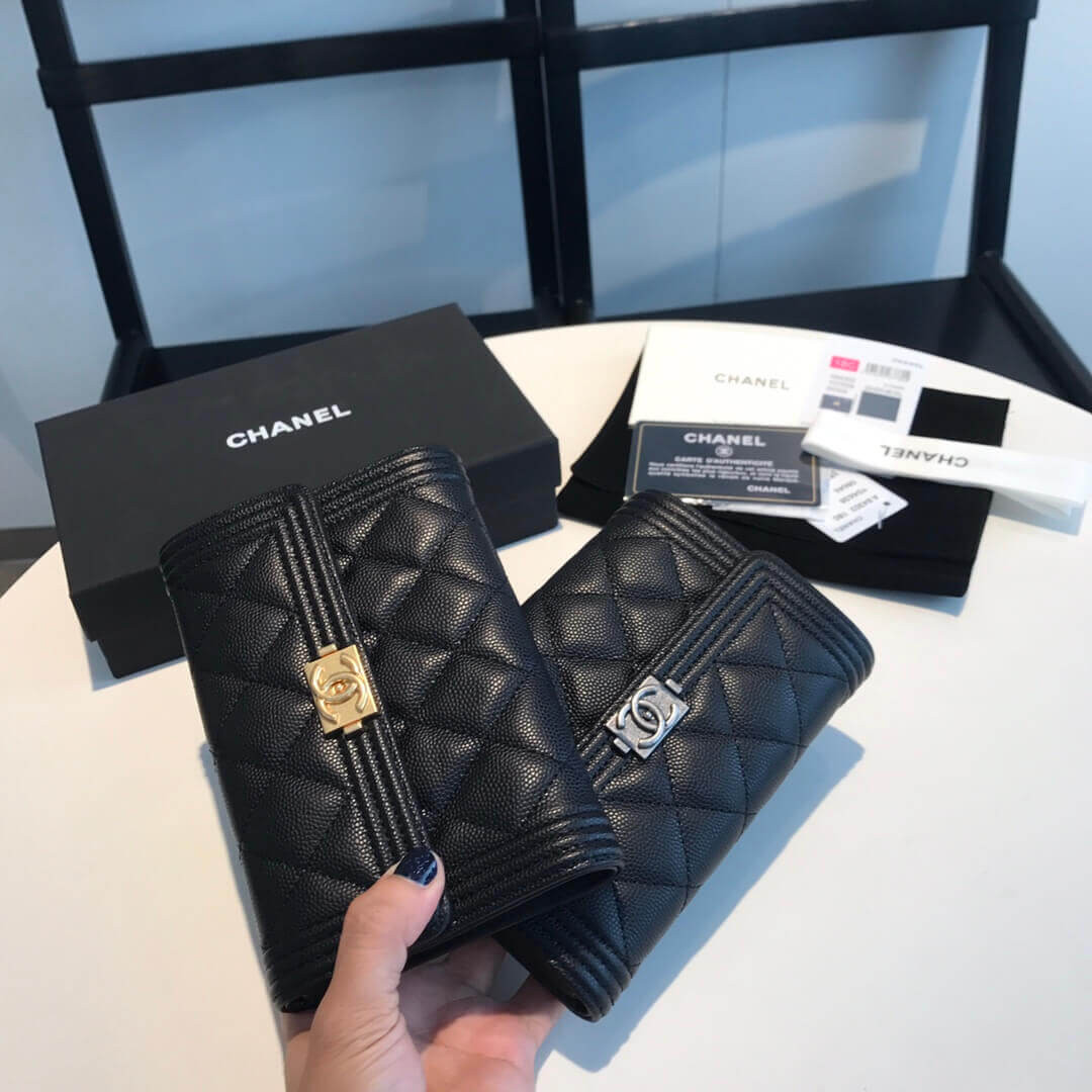 Chanel Grained Calfskin Boy Flap Wallet A84302