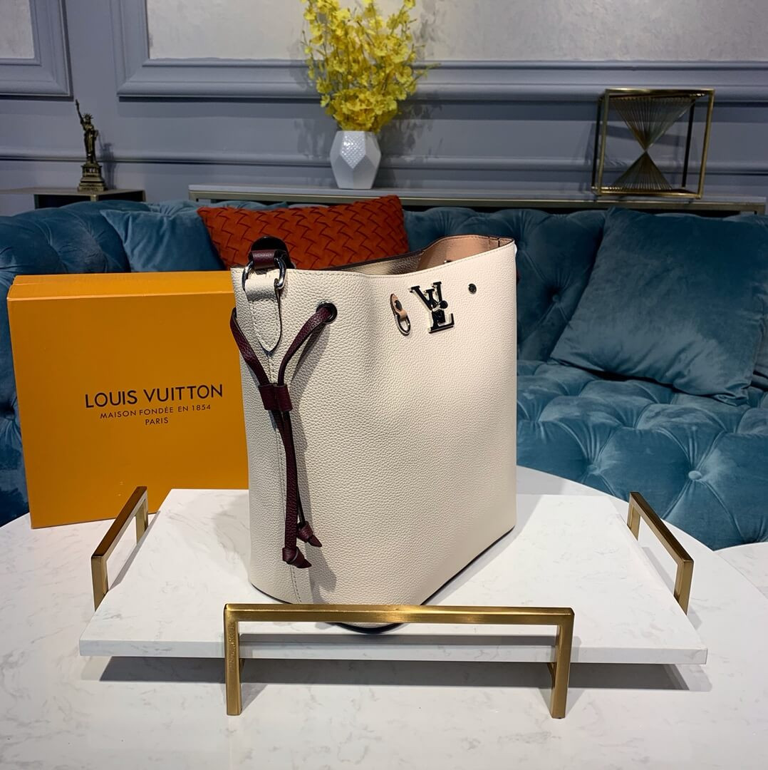 Louis Vuitton Lockme Bucket M53584