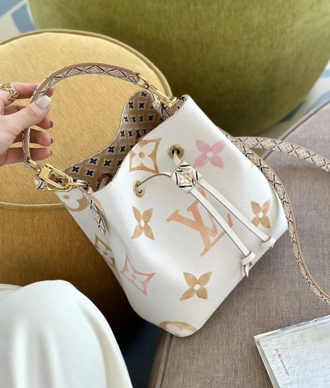 Louis Vuitton Neonoe BB M22985 M22986