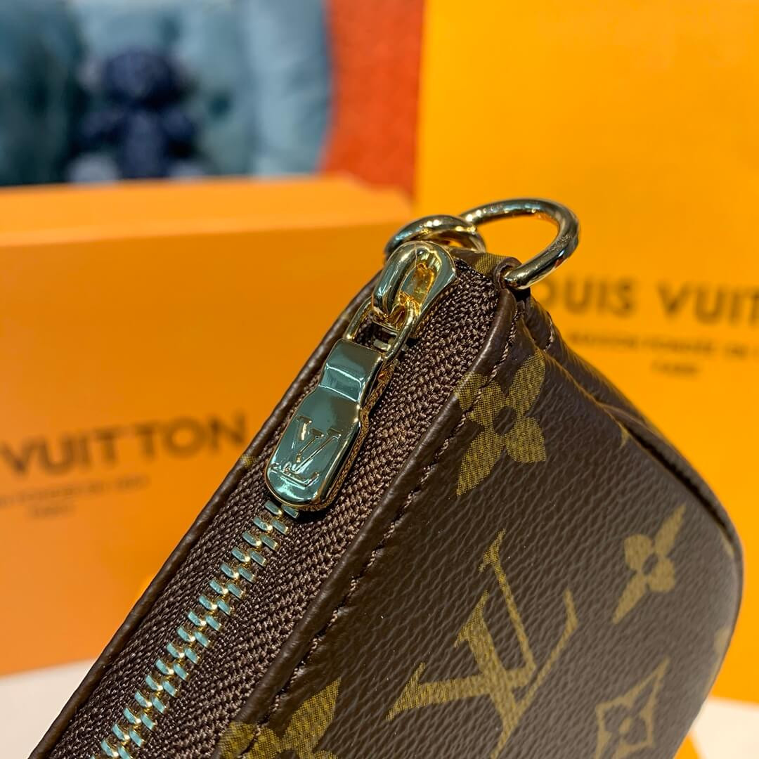 Louis Vuitton Courchevel Mini Pochette Accessoires M68490