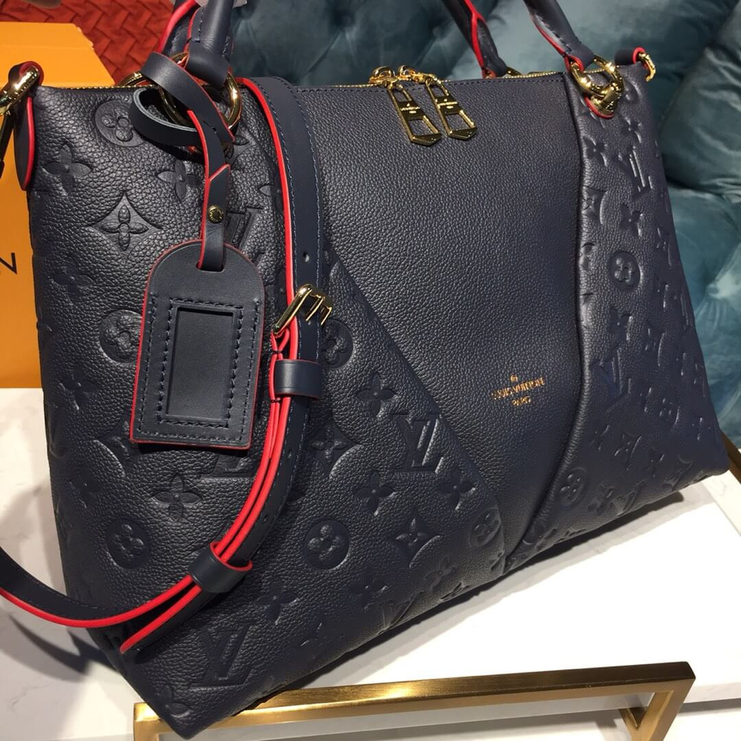 Louis Vuitton V Tote MM M44422 M44397 M44421