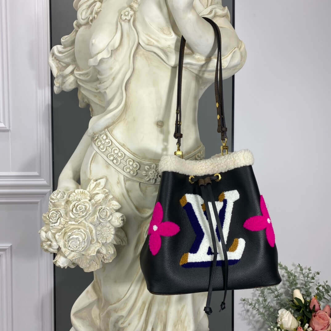 Louis Vuitton Neonoe MM M56963 In Leather and Shearling