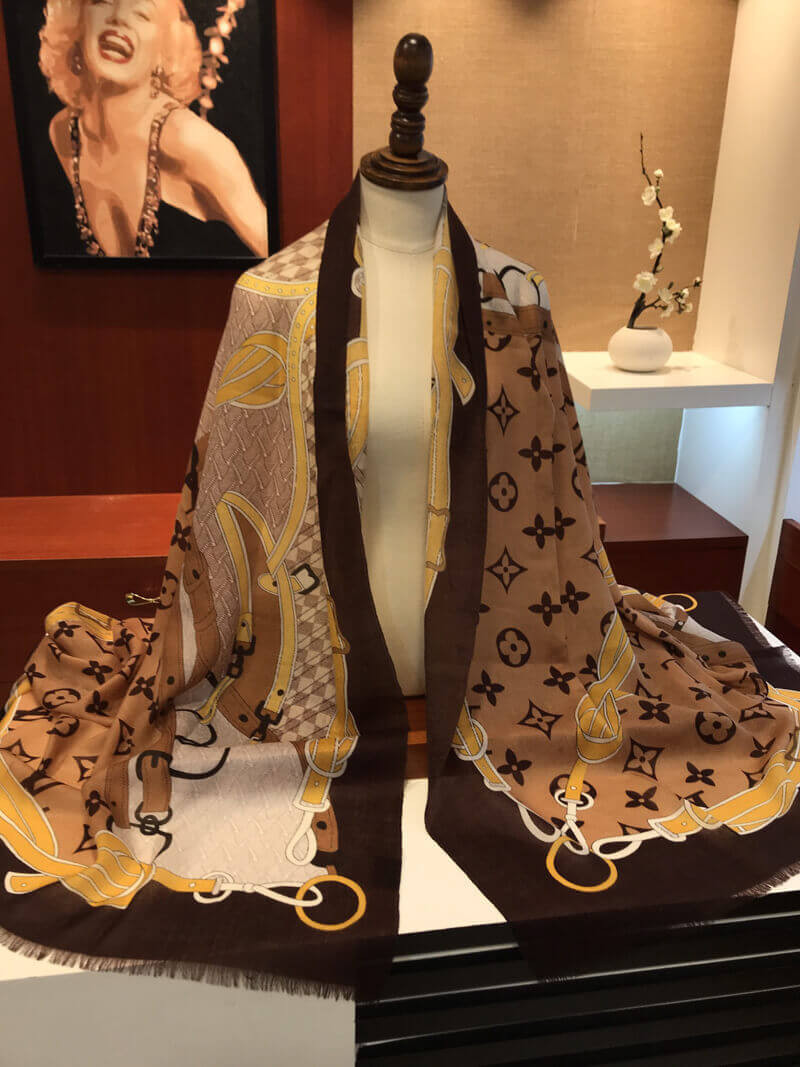 Louis Vuitton Monogram Classic Scarf 2453