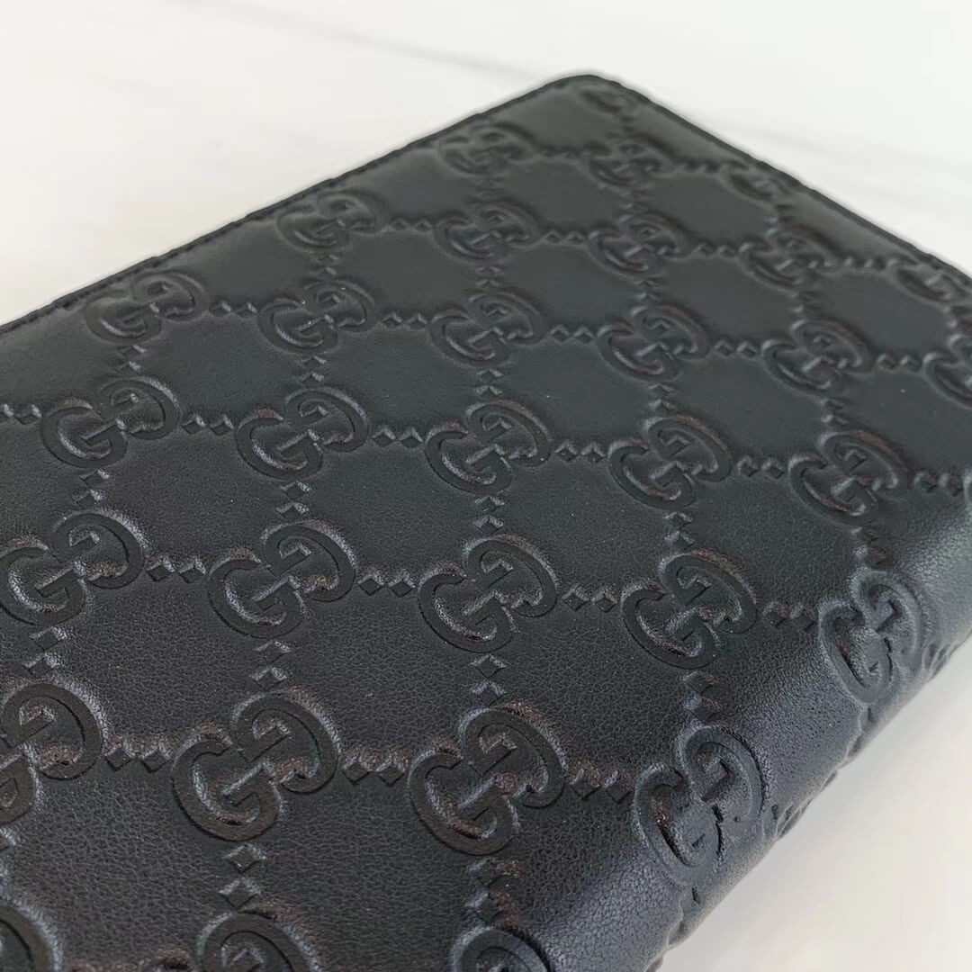 Gucci Signature Large Zip Around Wallet 447609