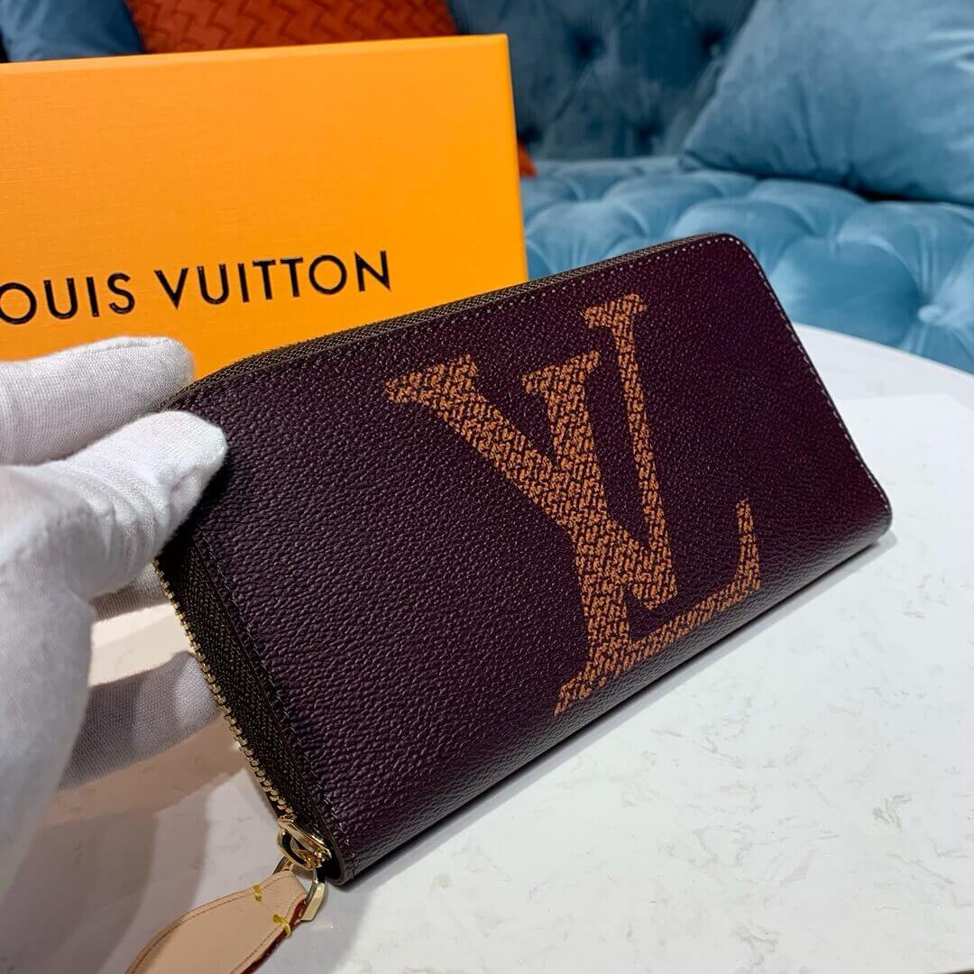 Louis Vuitton Monogram Giant Zippy Wallet M60017