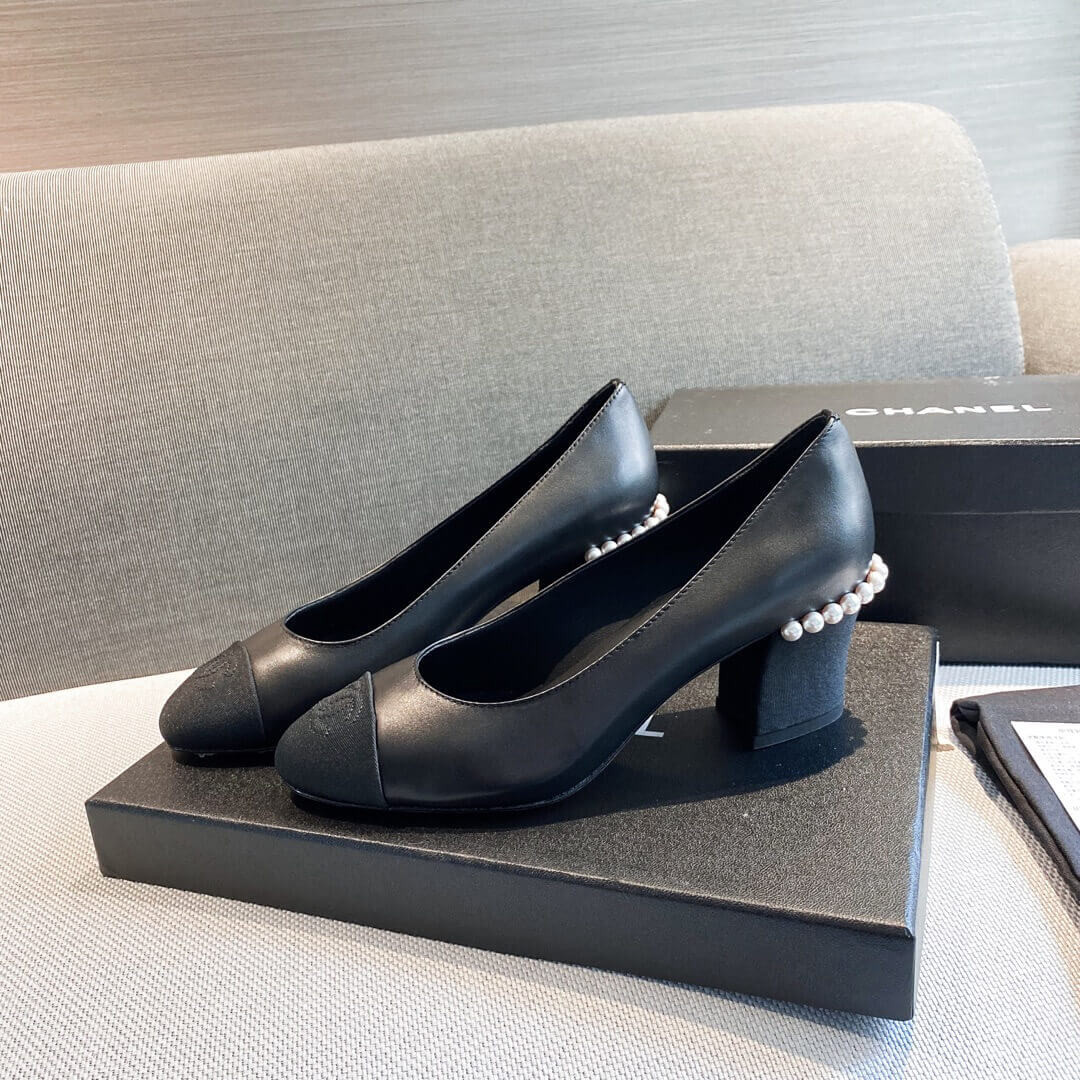 Chanel Pearl Embellished Pumps 32127